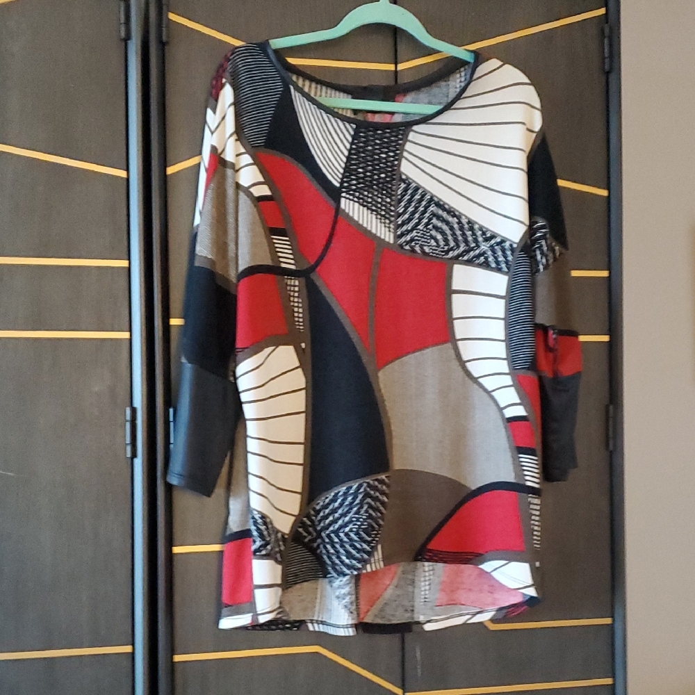 Frank Lyman Design Red and Black Abstract Tunic